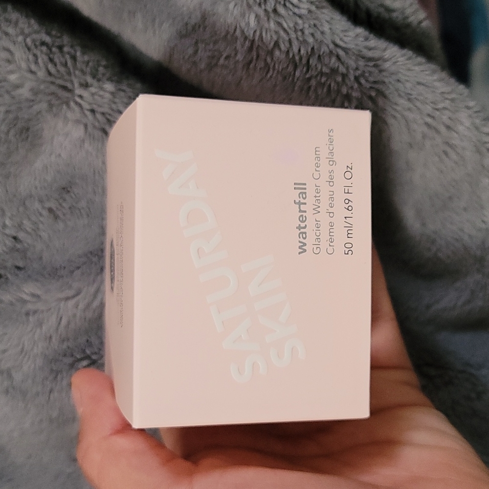 Saturday skin waterfall glacier water cream